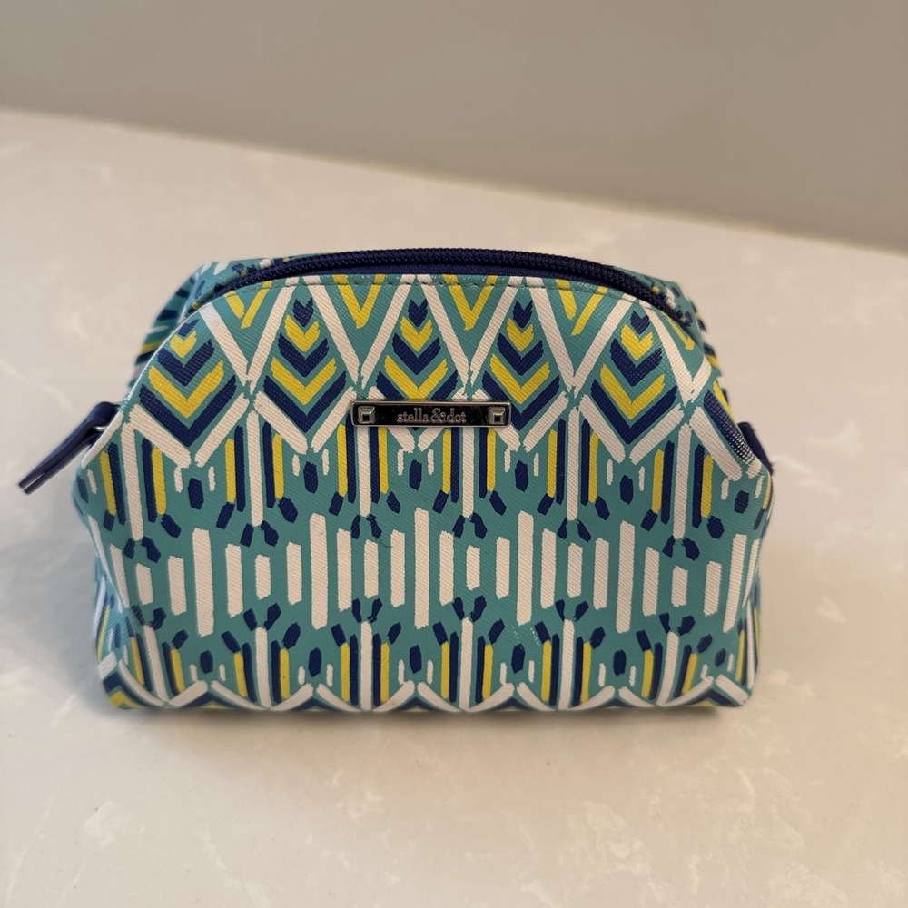 Vibrant Tropical Cosmetic Bag Green/Blue Geometric Design Stella & Dot